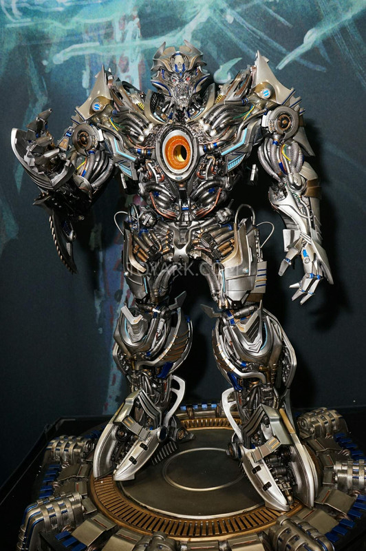 SDCC2015-Prime-1-Studio-Transformers-007