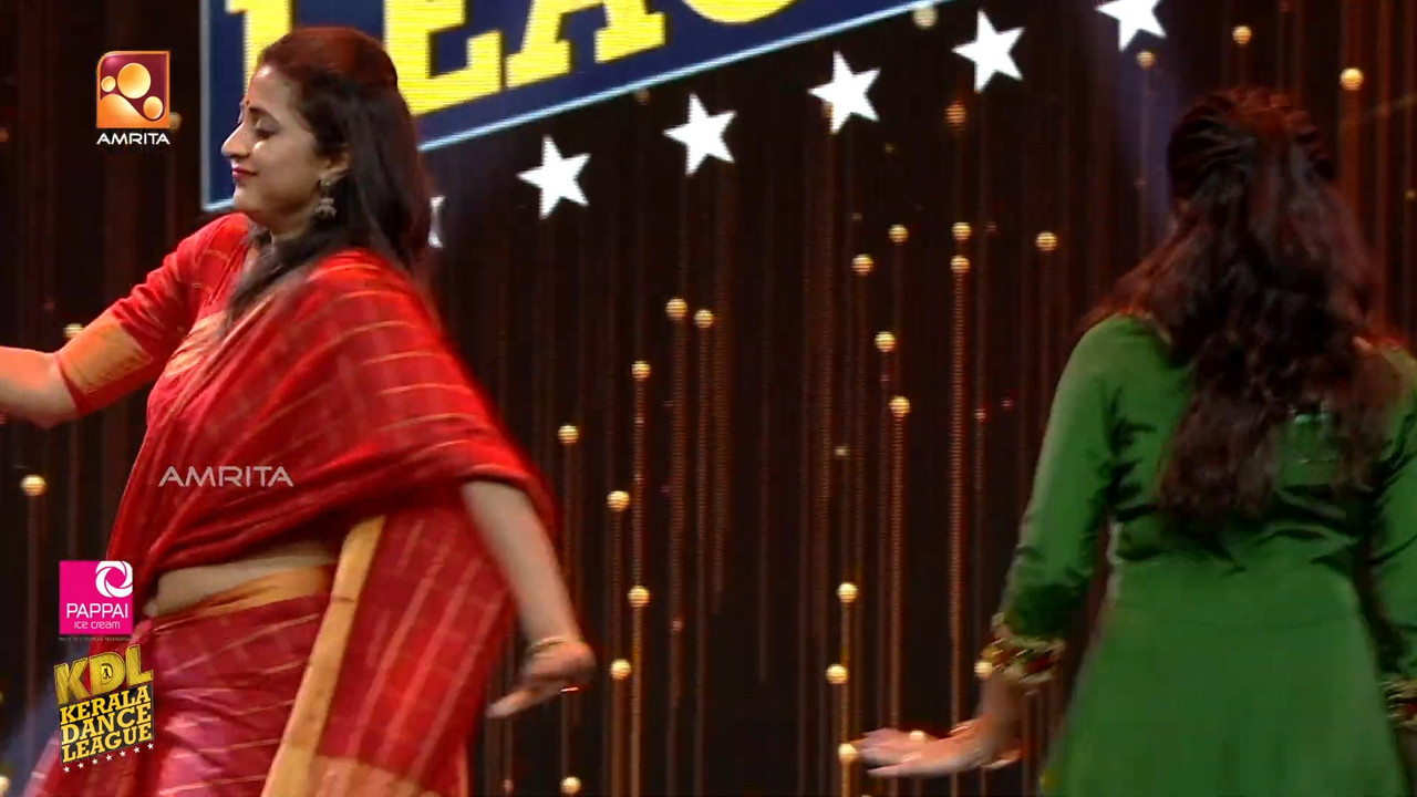 Kaniha Hot Navel in saree.mp4_snapshot_00.31.550