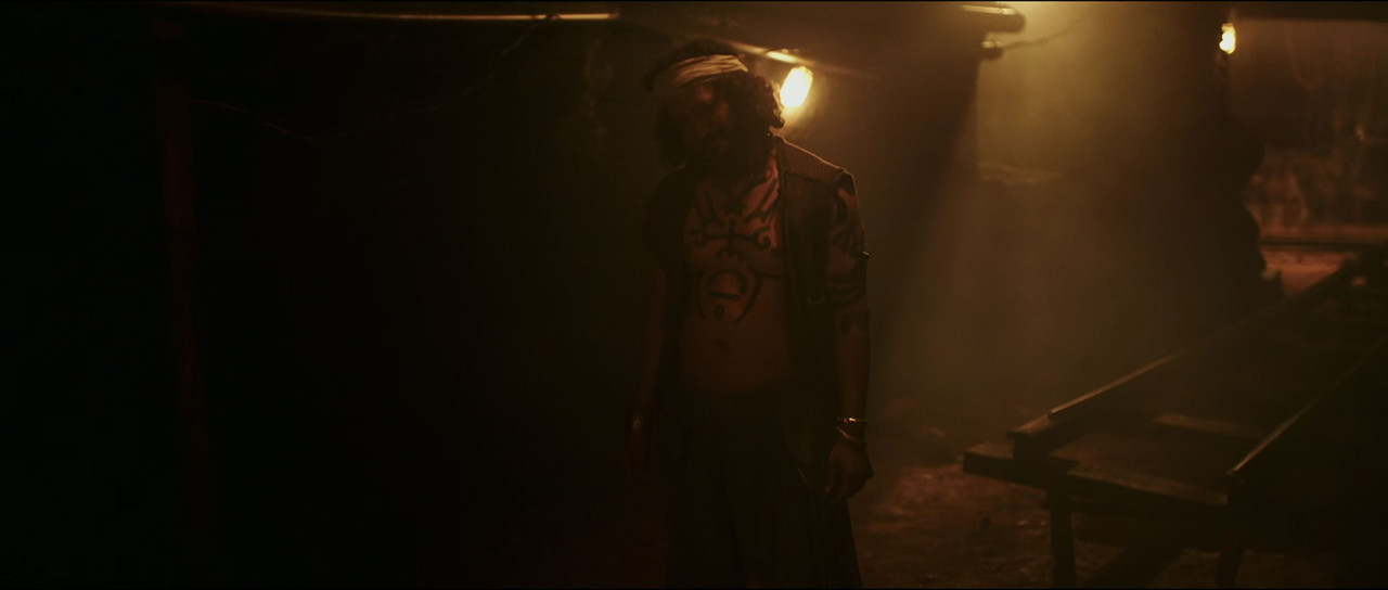 Fotos 00015 K.G.F.Chapter.1.2018.WEB.DL.UHD.4K.HiNDi.ORiGiNAL.x265.AC3