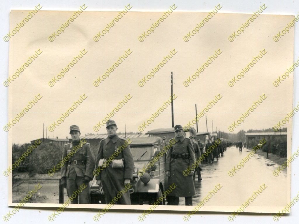 Foto, Wehrmacht, VW Typ 82 Kübelwagen, kurzer Appell auf dem Vor