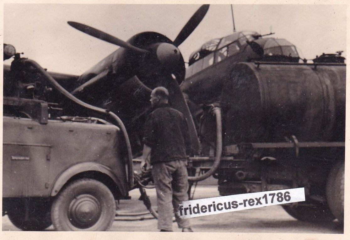 3 (f) Ju 88 beim tanken
