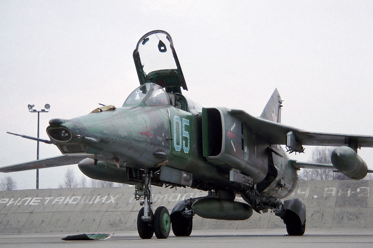 559 APIB Mig-27K 05 Blue_76802645397 (4)