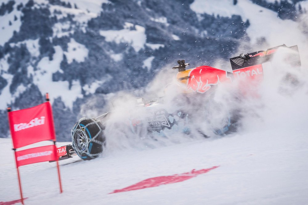 австрийский-горнолыжный-дрифтинг