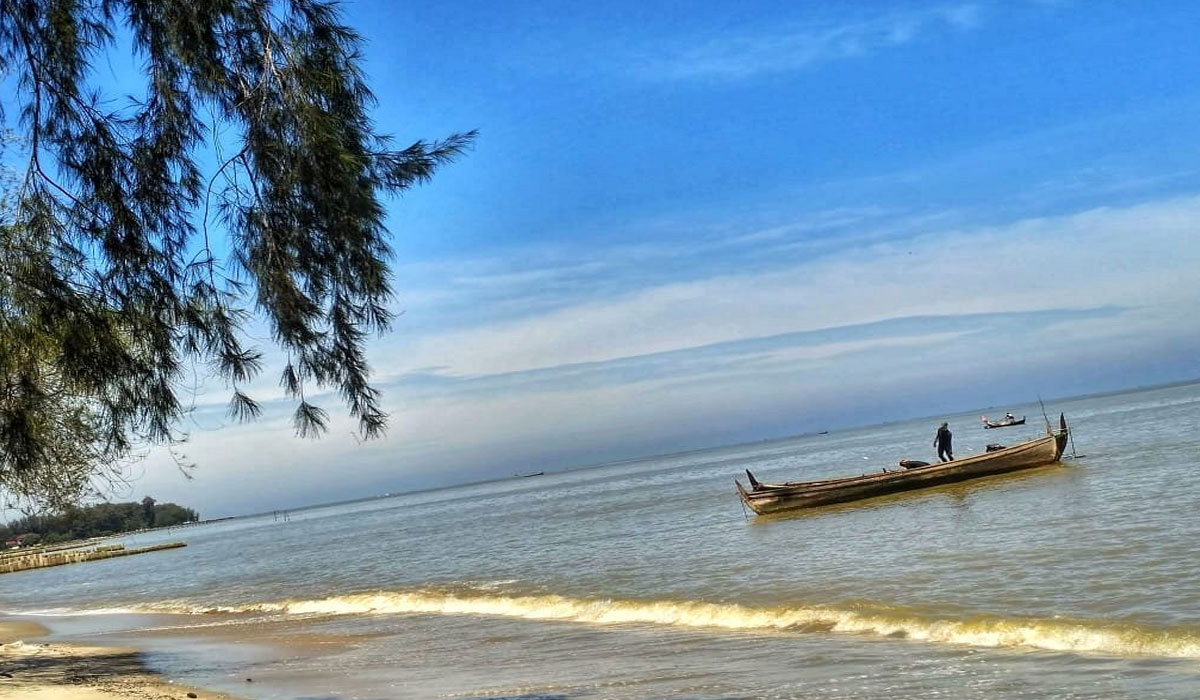 Pesona Tersembunyi Pantai Kuala Putri, Surga Tropis di Sumatera Utara!