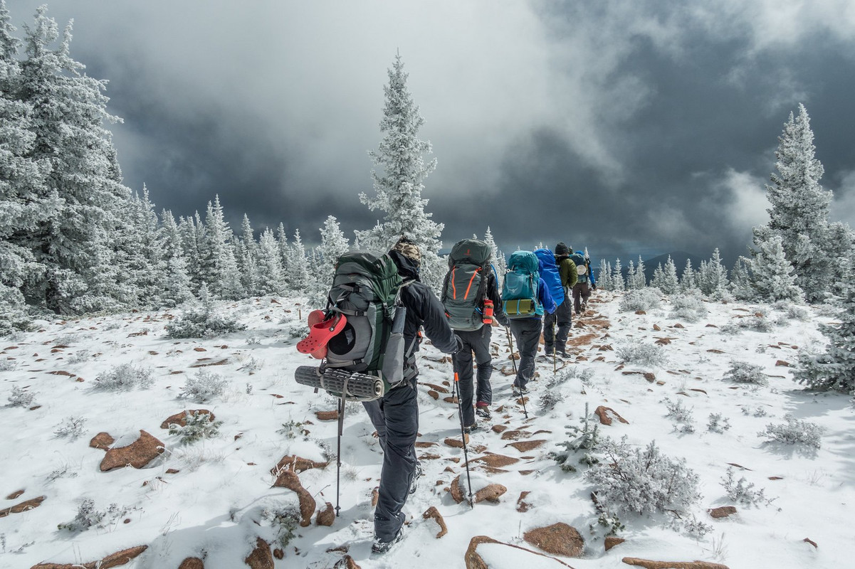 people-hikers.jpg