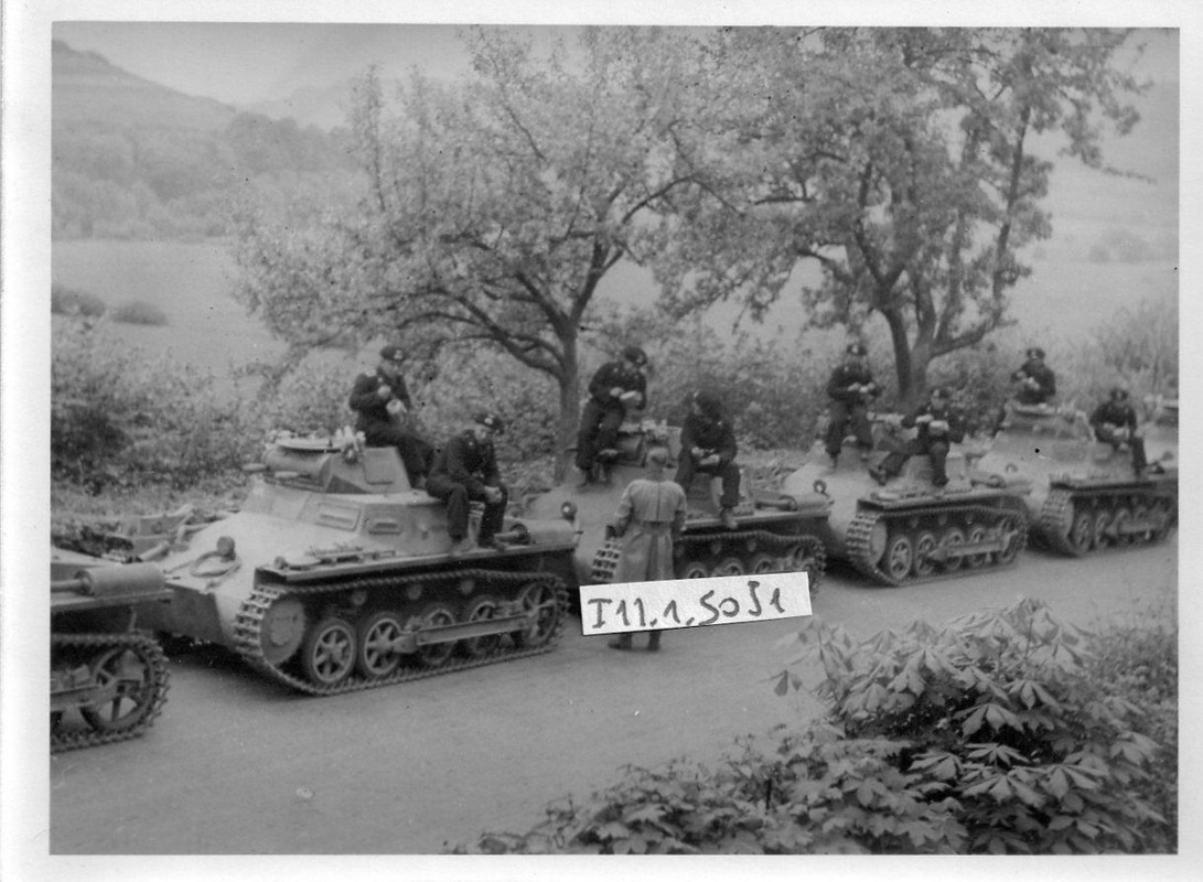 Panzer I mit Crew  Besatzungen Panzer - Schutzmü