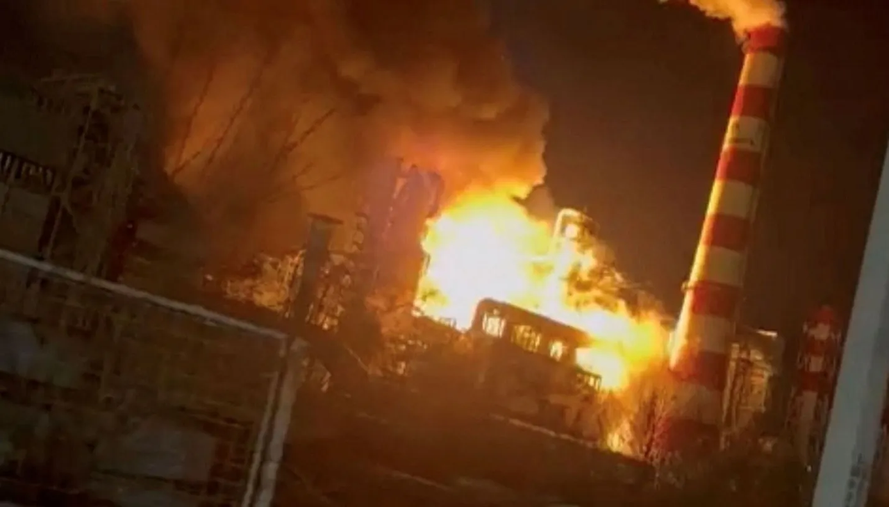 Refinería de Rusia sufre graves daños tras ataque aéreo de Ucrania: video
