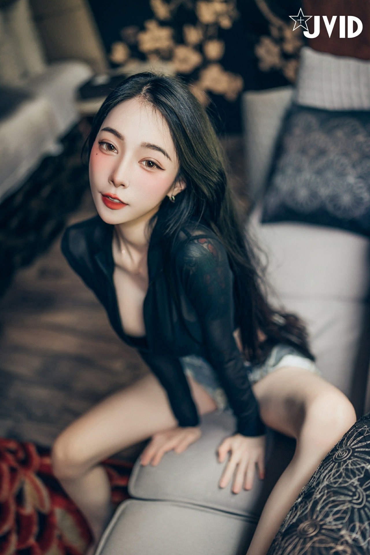 JVID飄飄《巨乳甜點女神》写真作品， 黑色透视，蕾丝内裤的性感时刻插图3