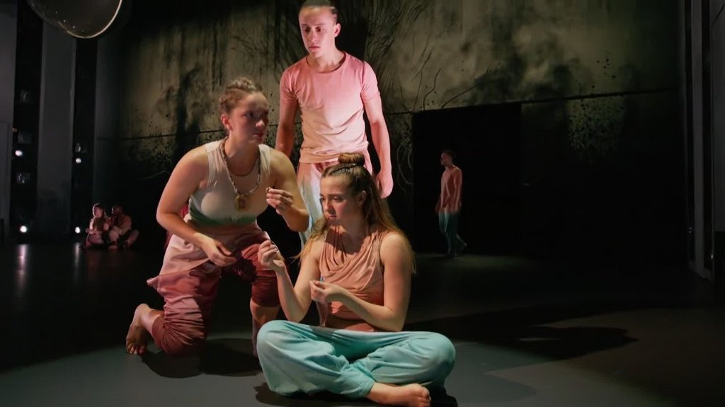 [Image: 8f5fplmp6j0q.jpg]