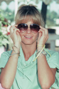 Olivia-Newton-Johnon-mb82