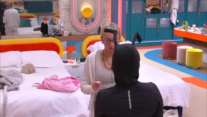 [Image: d4zc1ys4io4y.jpg]