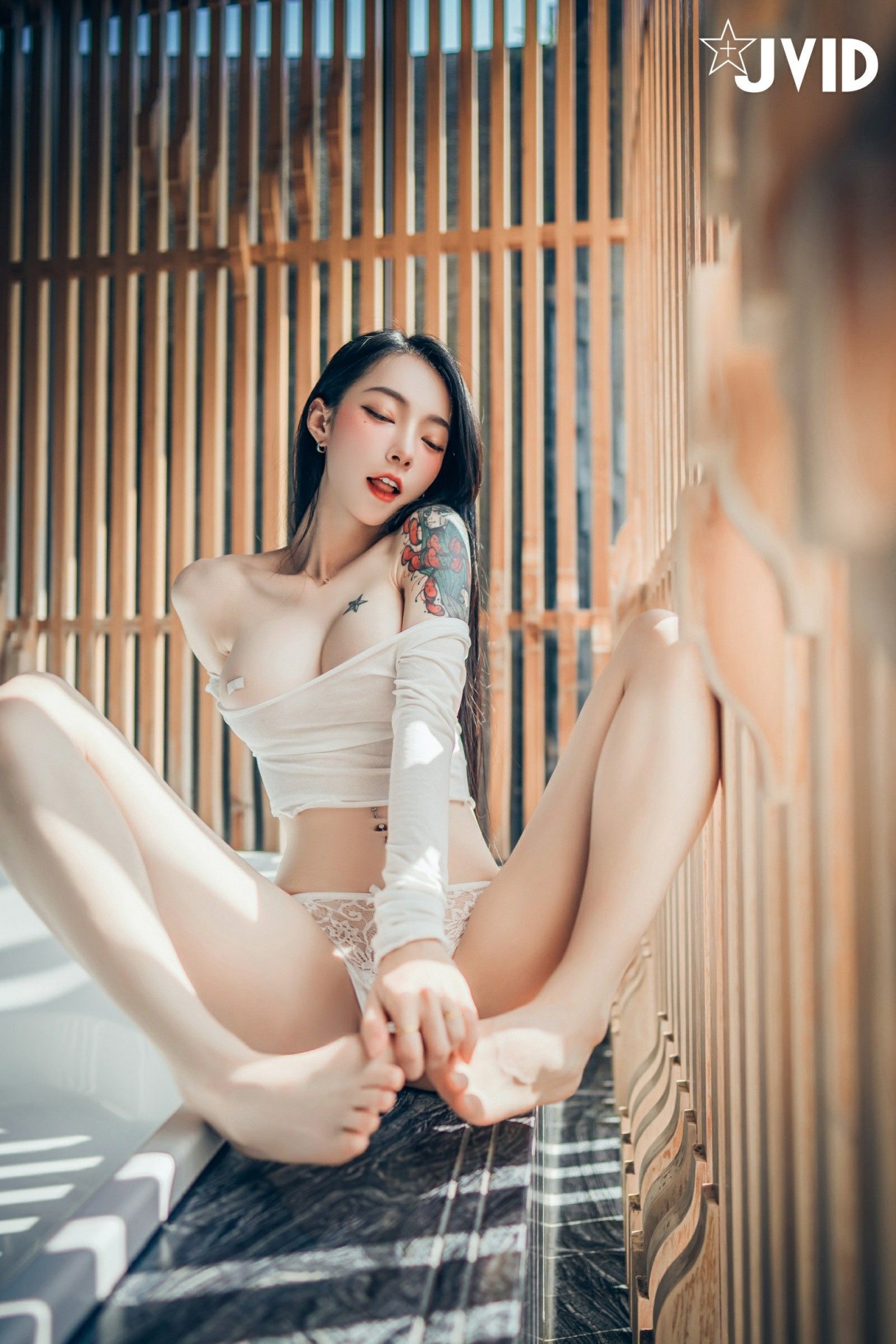 JVID飄飄《巨乳甜點女神》写真作品， 黑色透视，蕾丝内裤的性感时刻插图6