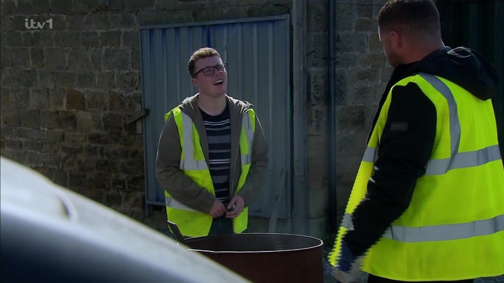 [Image: b1t0kf5ckl4l.jpg]