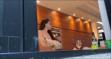 [Image: Voyeur15285115131.jpg]