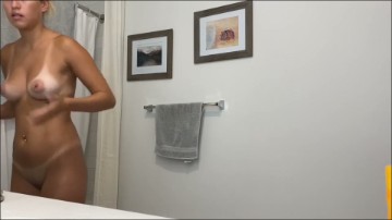 [Image: Voyeur12965145253.jpg]