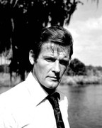 roger-moore-c36