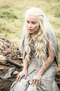 emilia-clarke-game-of-thrones-107