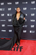 Taraji-PHenson-Cleavage26TIFF297