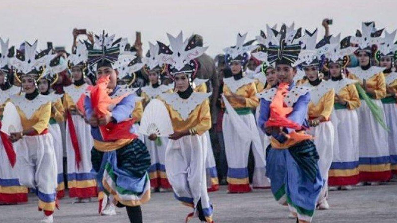Musik Pengiring dan Kostum Penari