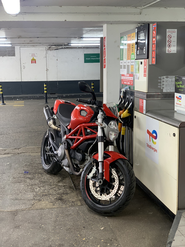 0FF3D366-7001-407A-BD56-5AA4E9A5C13D