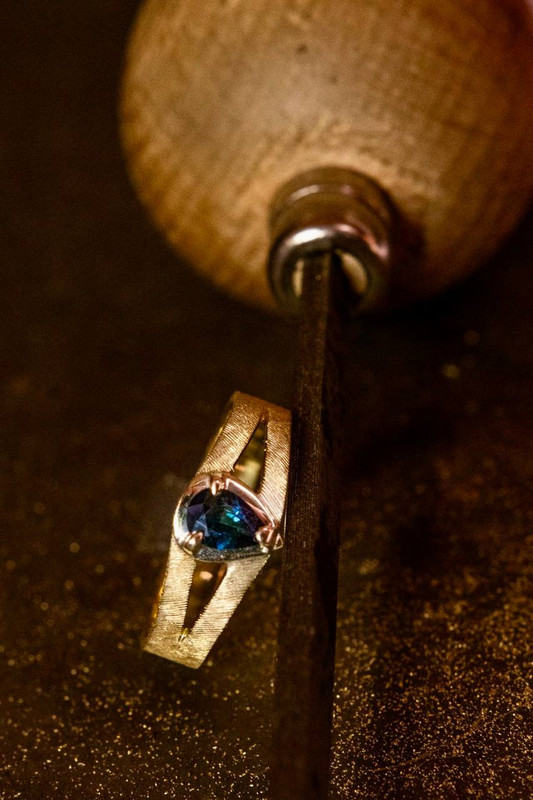 Anello in argento 925 con opale etiope taglio cabochon