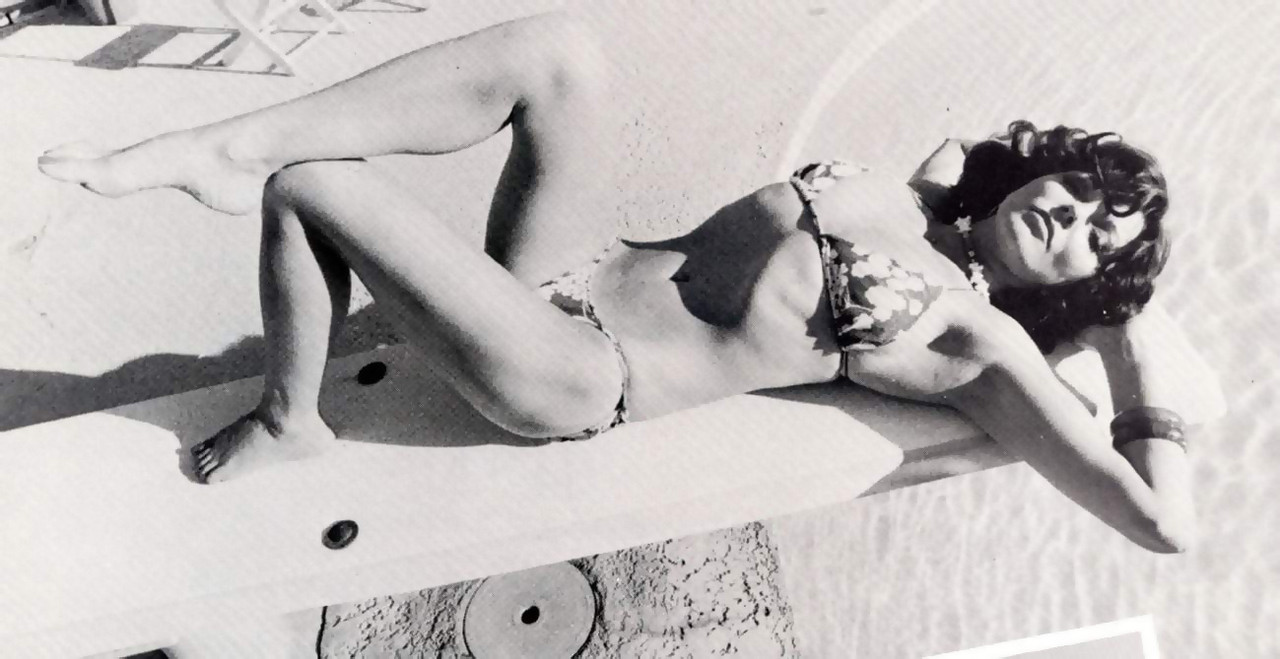 Joan_Collins_b61