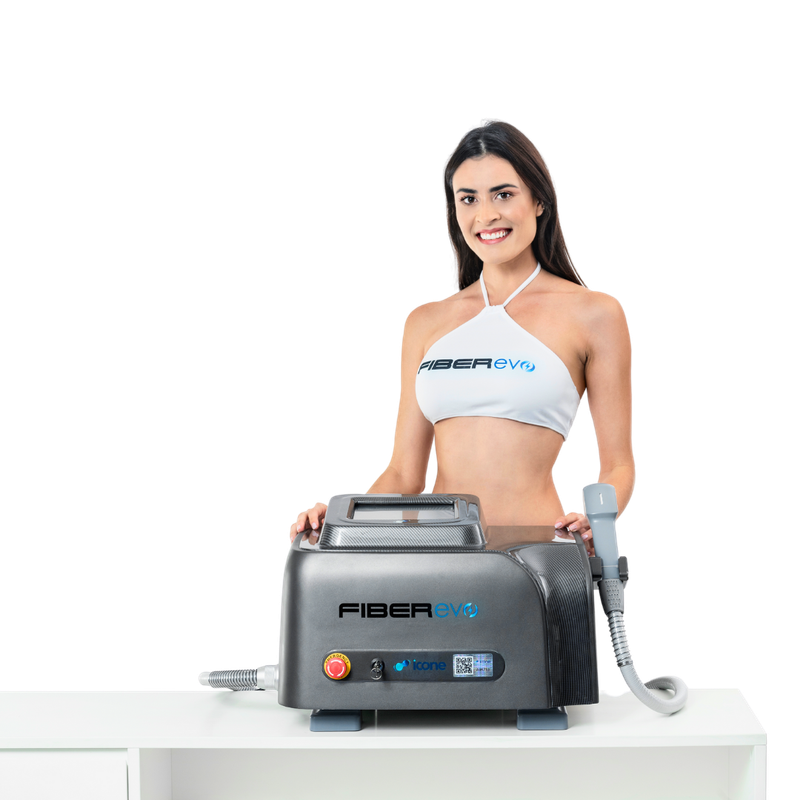 Mulher feliz com depilação a laser