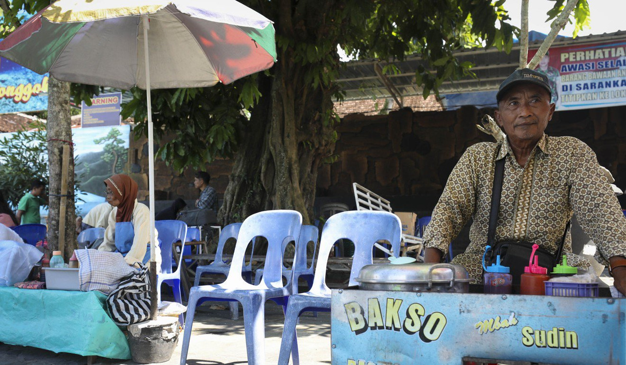 penduduk daerah ini dahulu sangat miskin