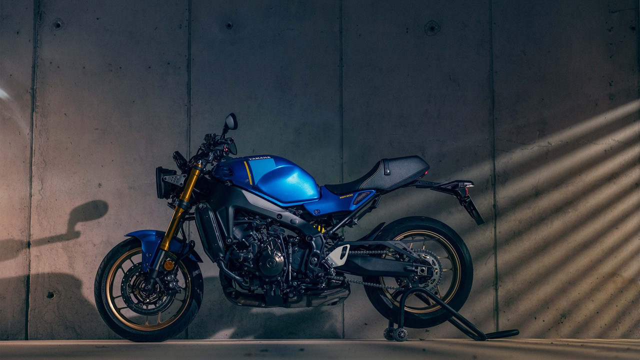 Мотоцикл Yamaha XSR900 2022.