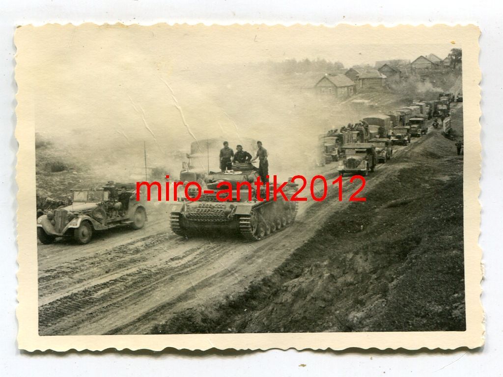 Foto, Wehrmacht, Panzer III, LKW, Kübelwagen, St
