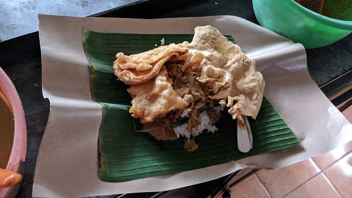 Pecel AE Bu Enis, pilihan tempat makan siang enak di Lumajang.