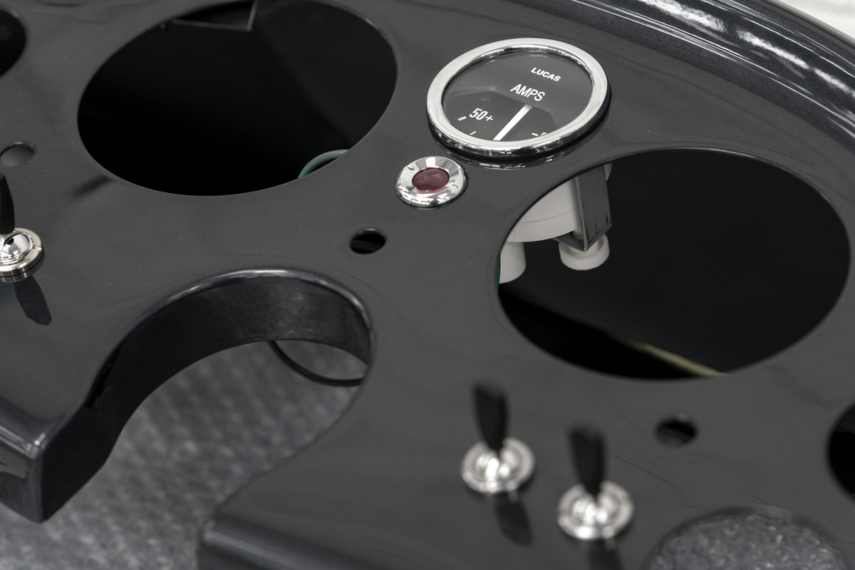 AstonMartinDB5GoldfingerContinuation_17