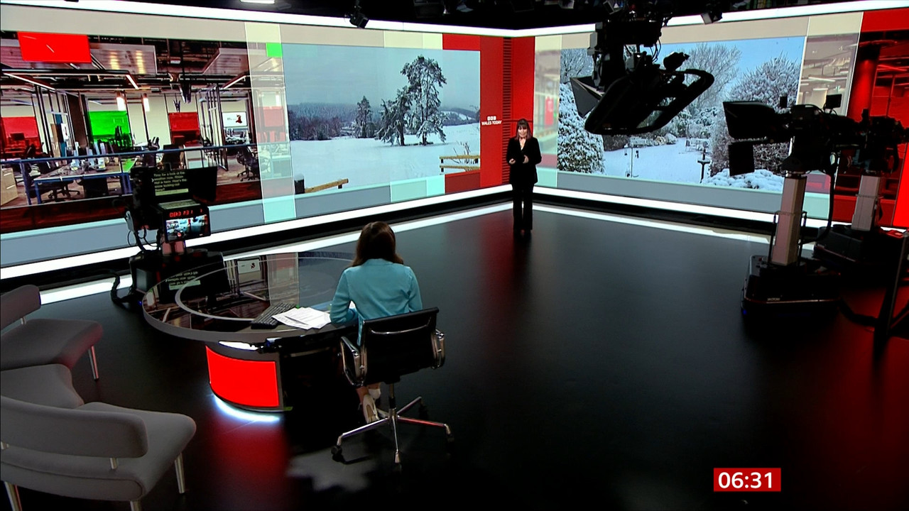 03.10 - 06.00.00 - Breakfast. The BBC's Breakfast programme features ....ts_snapshot_12.30.433