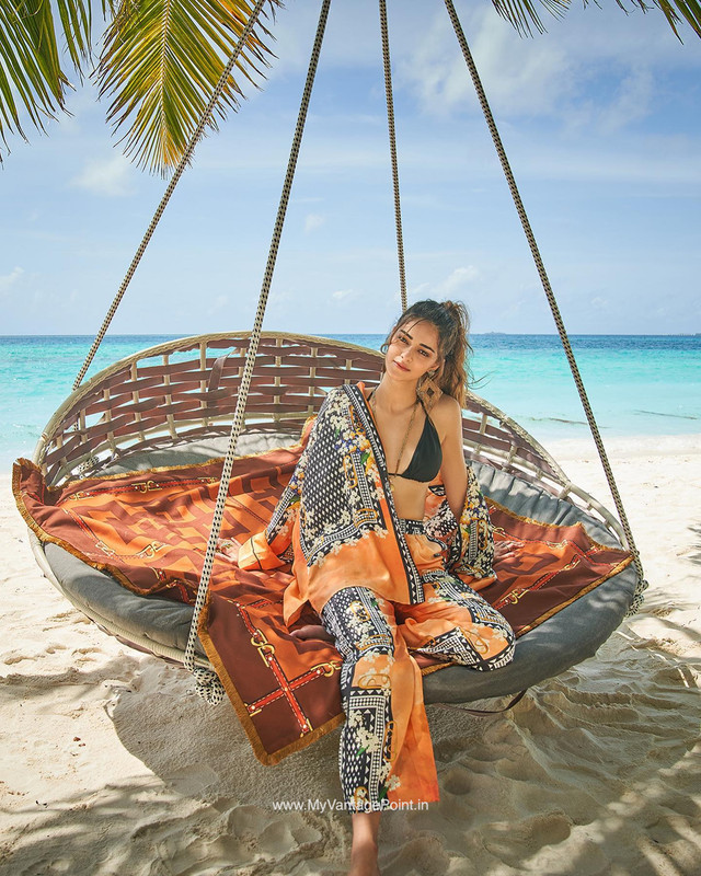 beach-vacation-photos-of-ananya-panday