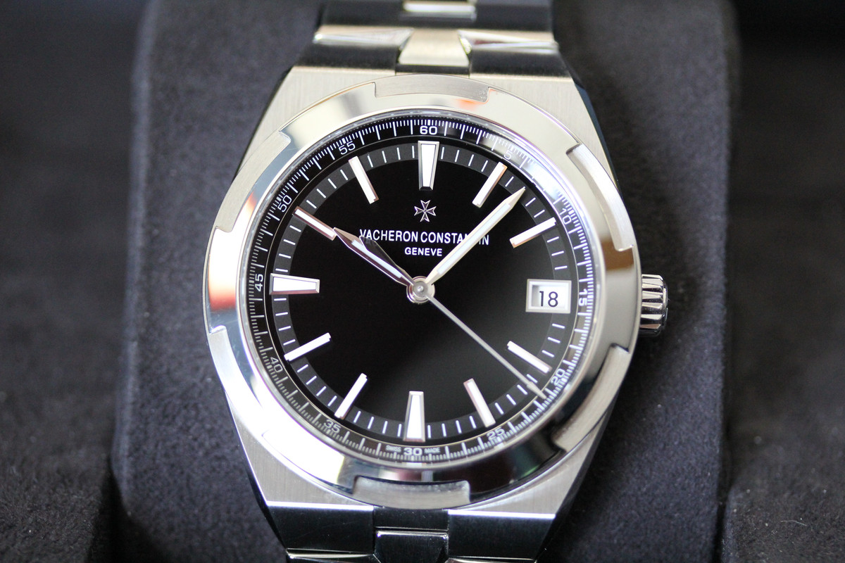 Vacheron Constantin - Overseas - 4500v - Black Dial - Comple