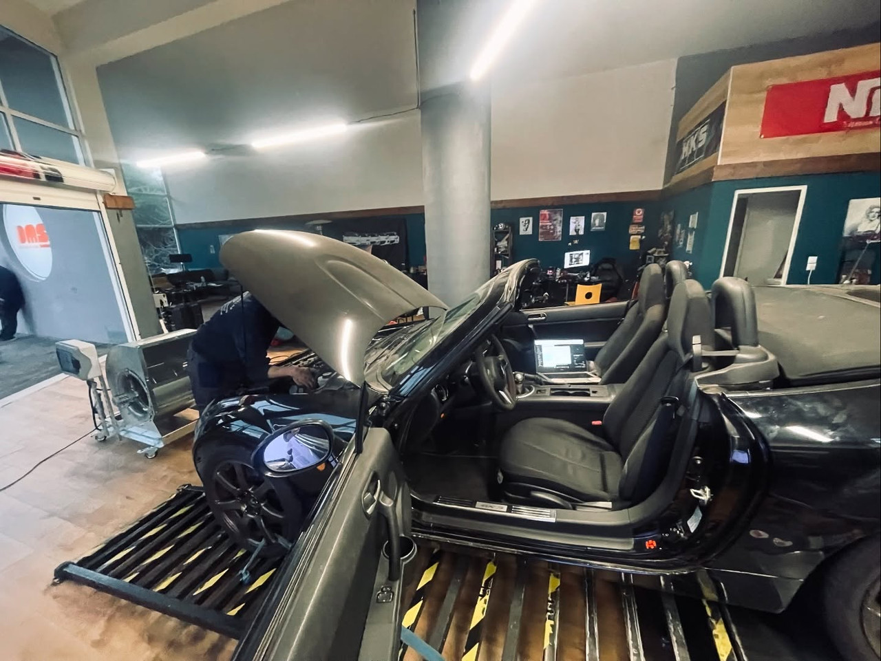 MX5 NC 2.5 swap engine bay with 45mm 4-1 headers