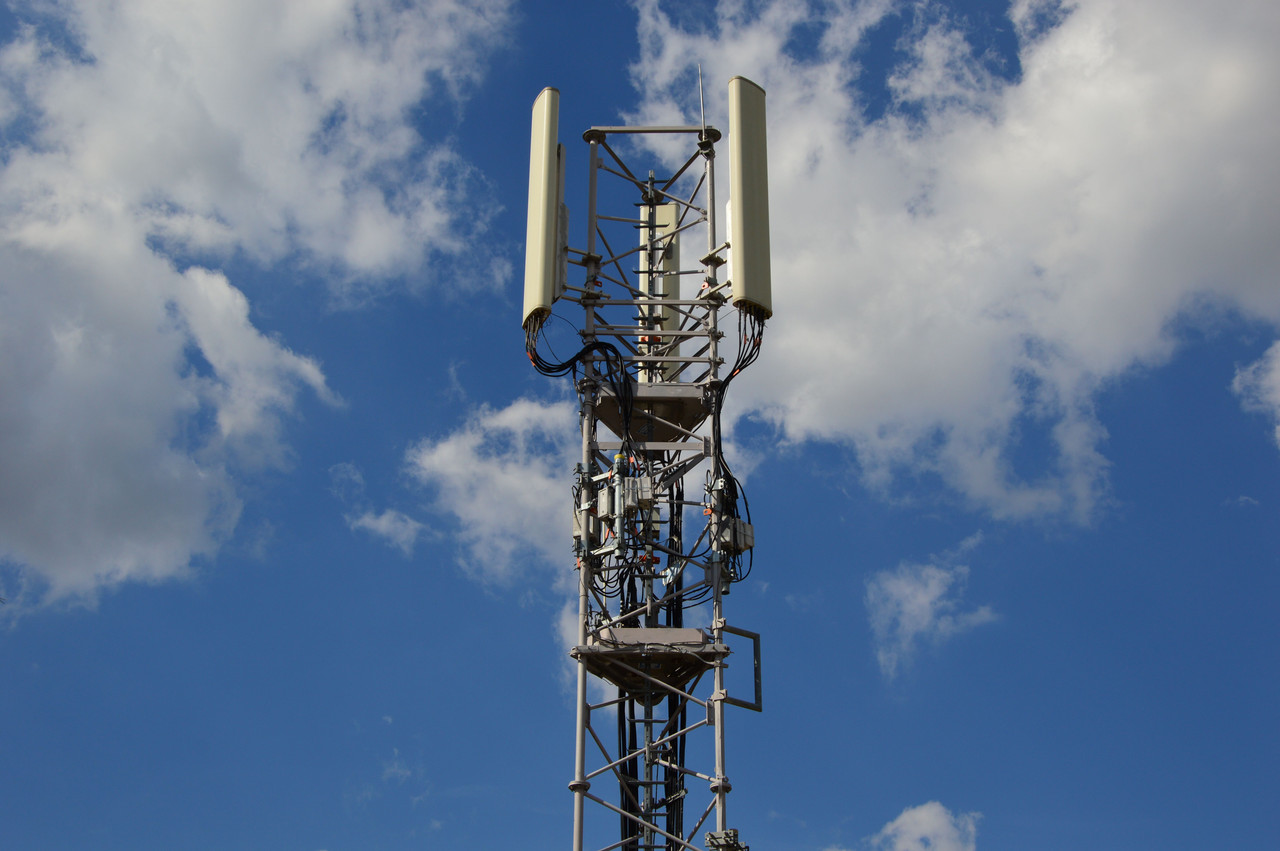 How the internet actually reaches your phone: the journey of a single tap