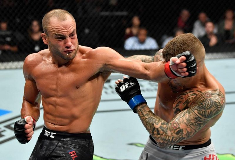 Еди Алварес се присмя на UFC заради Франсис Нгану