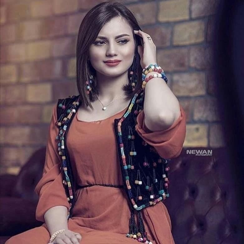 Aylin-Tasarımlarınız için Jpg bayan resimleri.forumelele.gozdefo