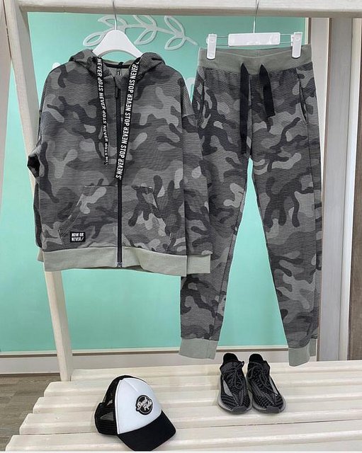 D922AAA7-C1D2-48F6-B2D9-0FBB40C73277