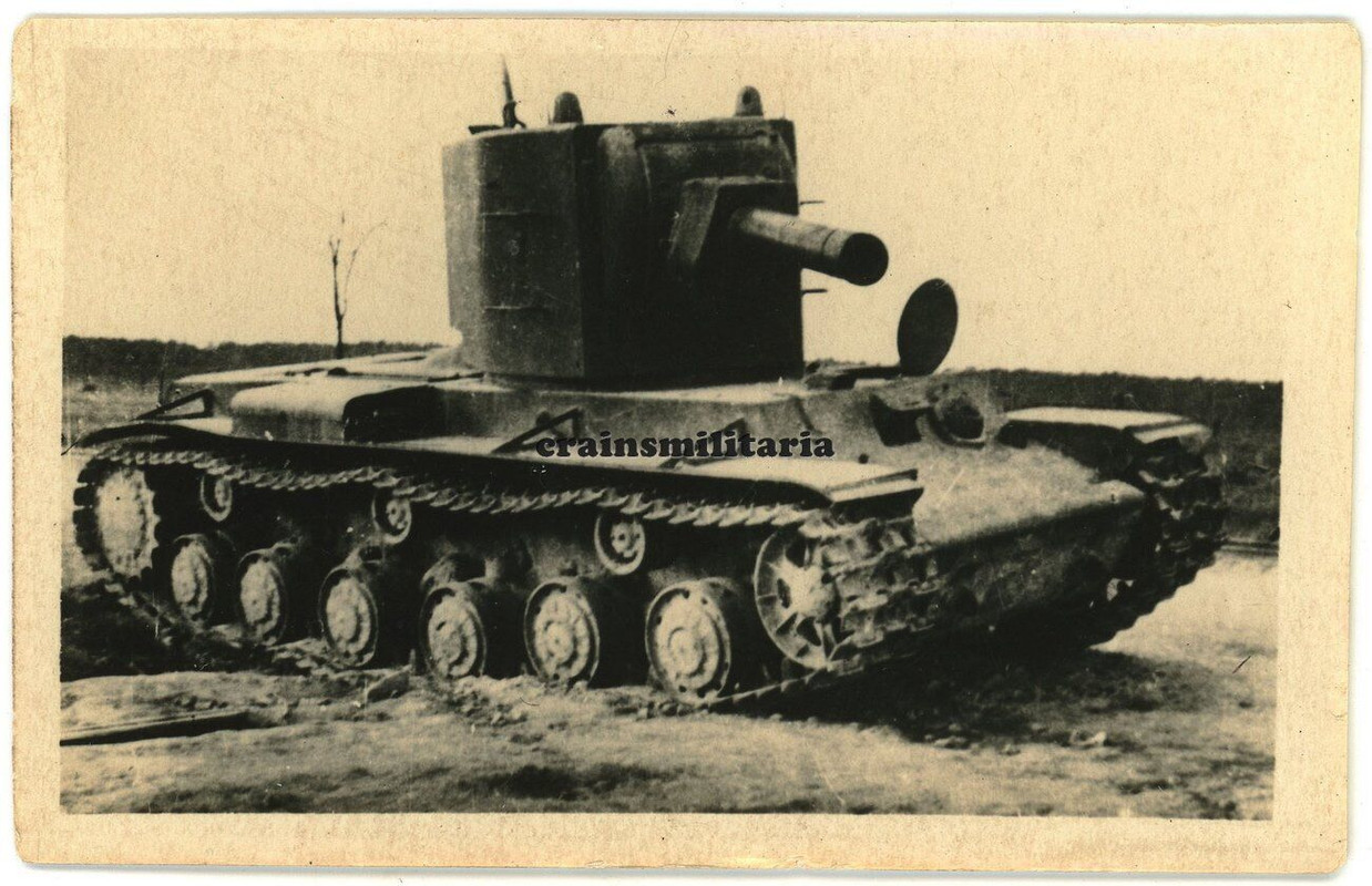 Orig. Foto zerstörte russische Beute Panzer KW-2 KV-2 Tank in Russland