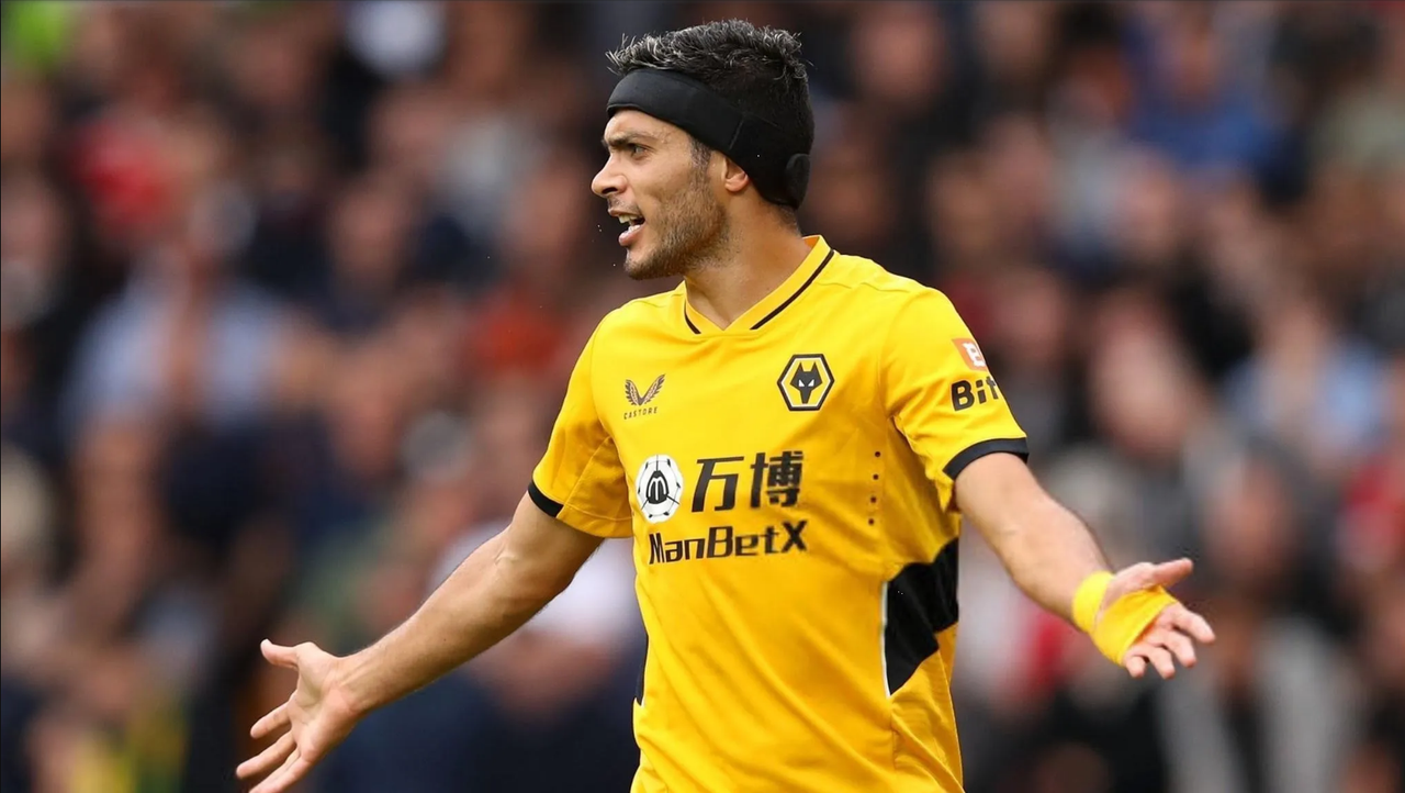 ¿Preparan la salida de Raúl Jiménez? Wolves contratan a otro delantero del PSG