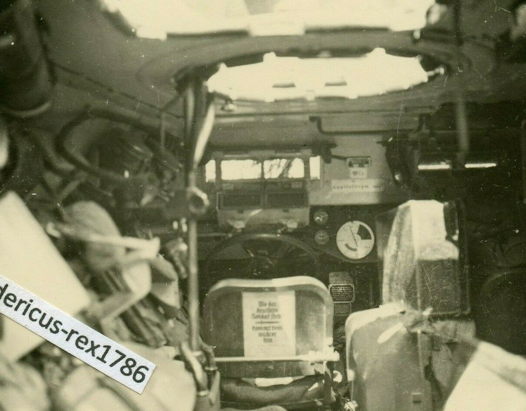 Foto Schützenpanzerwagen Sd.Kfz. 253 Innenraum Fahrerstuhl
