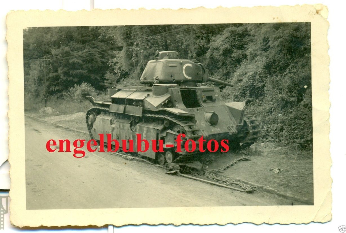 FOTO - PANZER - Französischer PANZER  mit TARNUN