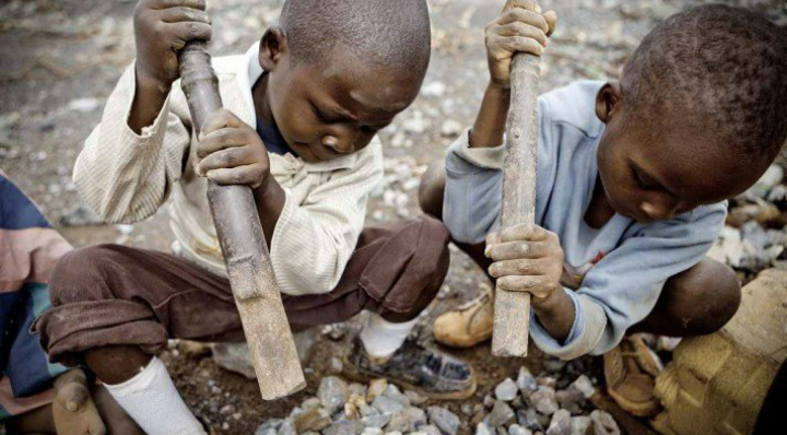 lavoro-minorile-miniera-Congo-bambini