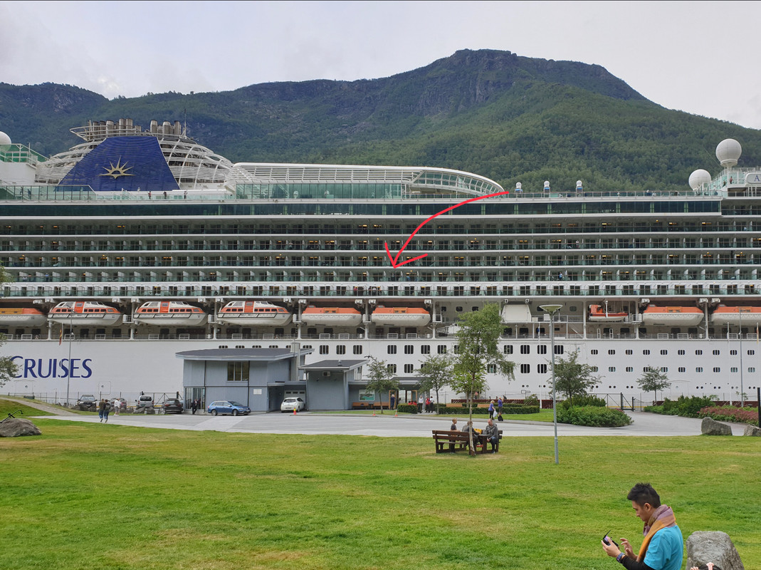 B8BA5156-1458-48CD-825D-7A2BF5FFDE67