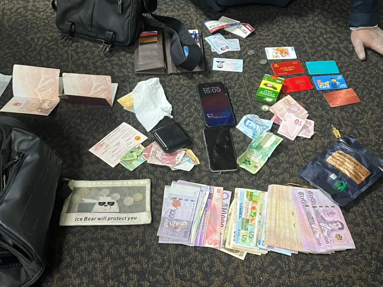 chinese man arrested overhead bin thefts don mueang thailand expat news 2026 43545