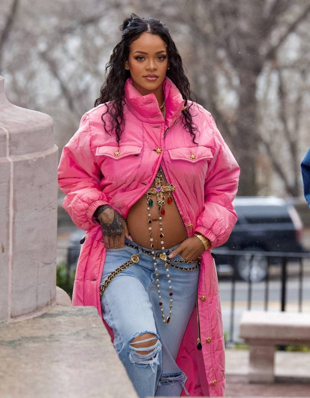 Rihanna quiere tener 3 hijos, según su padre Ronald Fenty