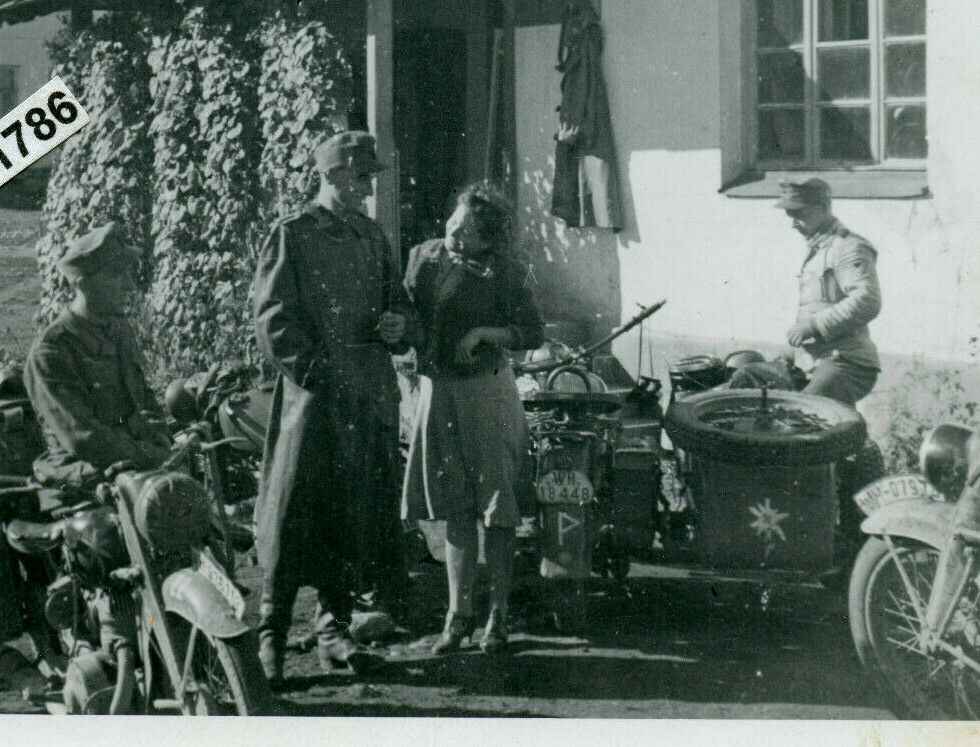 Foto Kommando 1 Gebirgs - Div HKL Ostfront 42 Krad mit Beiwagen Kennung Edelweiß