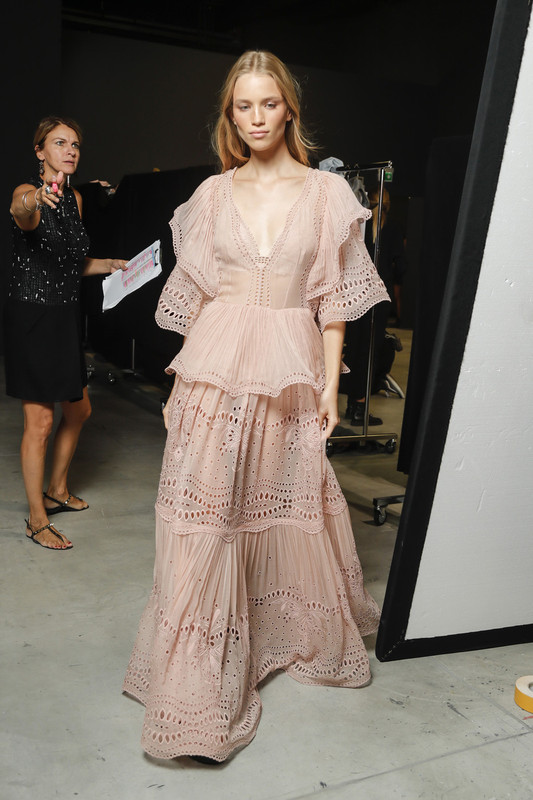 Alberta Ferretti Spring 2019 Backstage PhmvboQ0I2zx